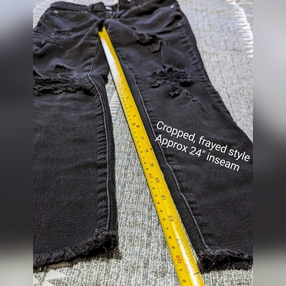 Gap True Skinny, size 26, frayed & distressed black jeans - Picture 10 of 10